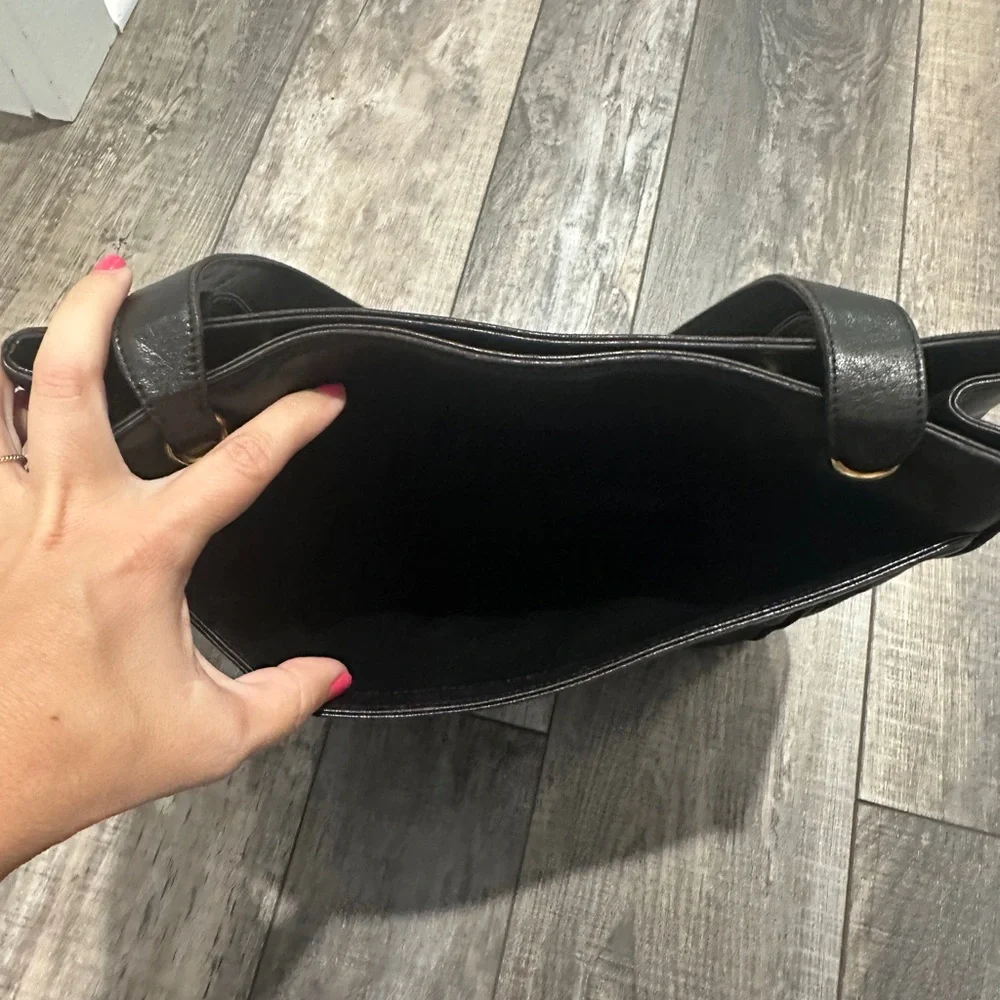 Chanel Classic Black Shoulder Bag - Picture 4 of 10